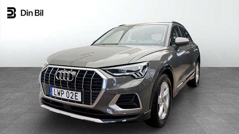 Grå Begagnad 2024 Audi Q3 Advanced SUV | 369 000 kr (Marknadspris) - Bild 1/4