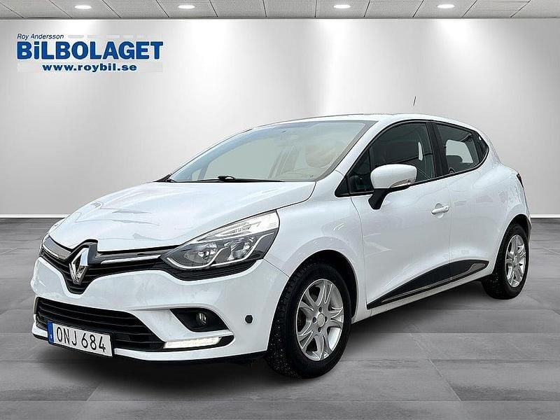 Vit Begagnad 2016 Renault Clio IV Halvkombi | 79 000 kr (Marknadspris) - Bild 1/4