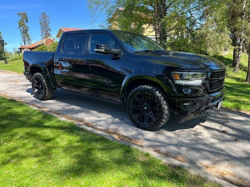 Svart Begagnad 2021 Dodge Ram Pickup | 825 000 kr - Bild 1/4