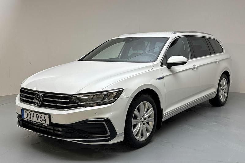 Begagnad VW Passat GTE 218 HK (160 kW) 2021 Vit