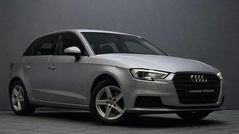 Begagnad Audi A3 150 HK (110 kW) 2018 Silver Sedan