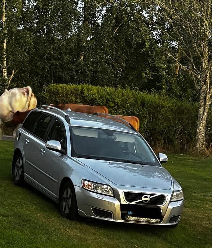 Silver Begagnad 2011 Volvo V50 Kombi | 28 000 kr (Bra pris) - Bild 1/1