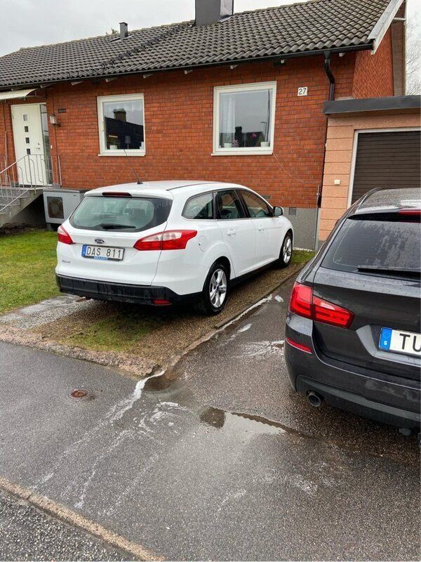 Vit Begagnad 2011 Ford Focus Titanium Kombi | 42 000 kr (Bra pris) - Bild 1/4