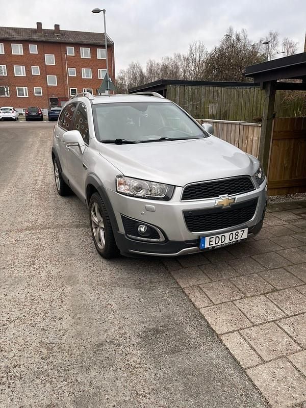 Grå Begagnad 2014 Chevrolet Captiva SUV | 90 000 kr (Marknadspris) - Bild 1/4