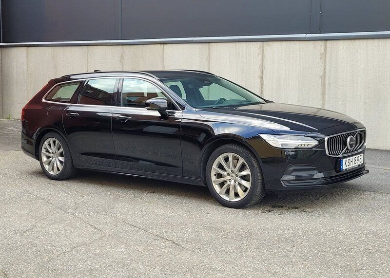 Svart Begagnad 2021 Volvo V90 Momentum Kombi | 339 000 kr (Marknadspris) - Bild 1/4