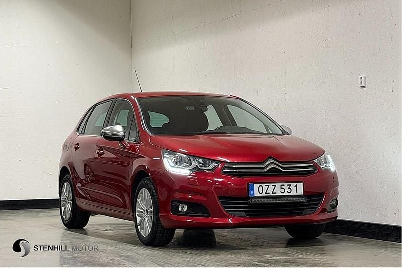 Röd Begagnad 2016 Citroën C4 Halvkombi | 119 900 kr (Marknadspris) - Bild 1/4