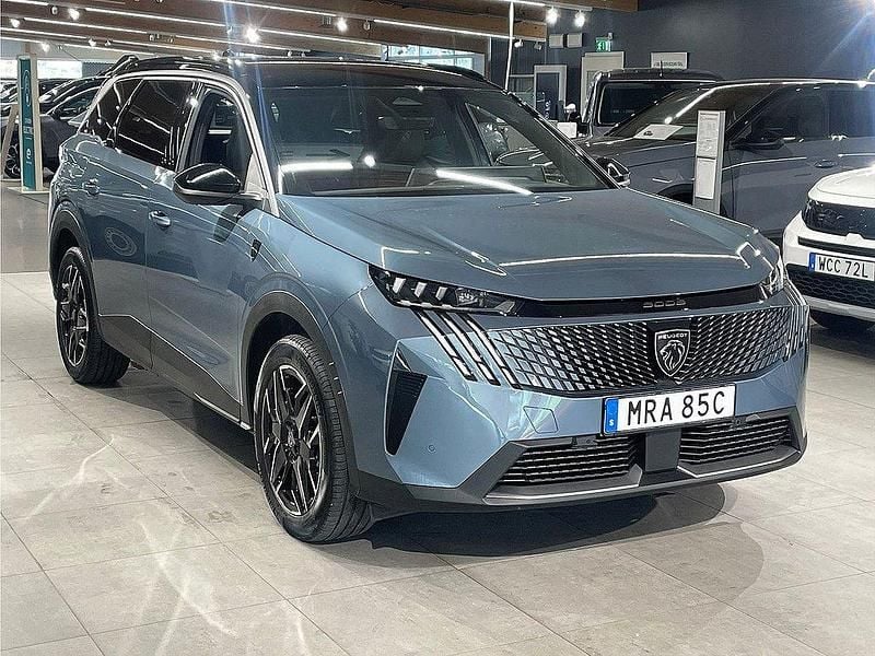 Blå Begagnad 2025 Peugeot 5008 GT Minibuss | 409 900 kr - Bild 1/4