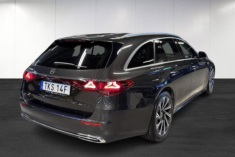 Begagnad Mercedes E300 Avantgarde 311 HK (228 kW) 2024 Grå