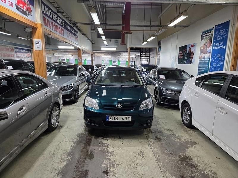 Begagnad Toyota Corolla 110 HK (80 kW) 2005 Mörkgrön Halvkombi