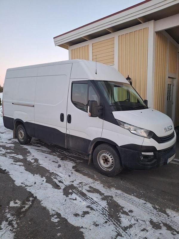 Vit Begagnad 2018 Iveco Daily Van | 175 000 kr (Marknadspris) - Bild 1/4