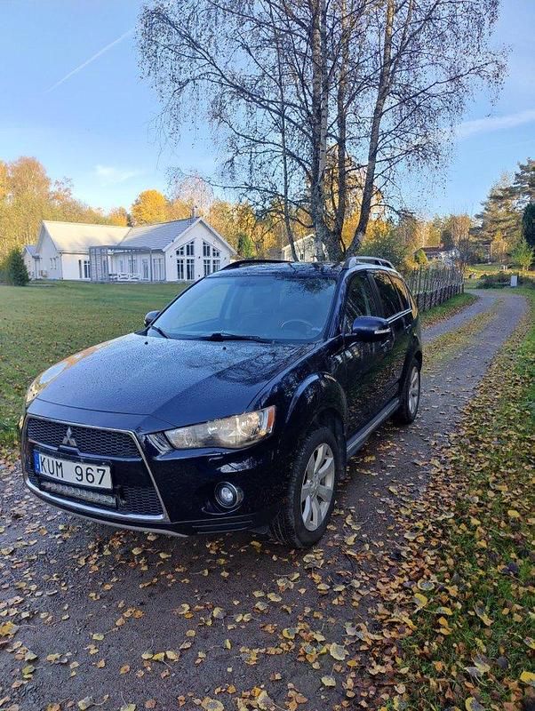 Blå Begagnad 2011 Mitsubishi Outlander SUV | 44 000 kr (Marknadspris) - Bild 1/4