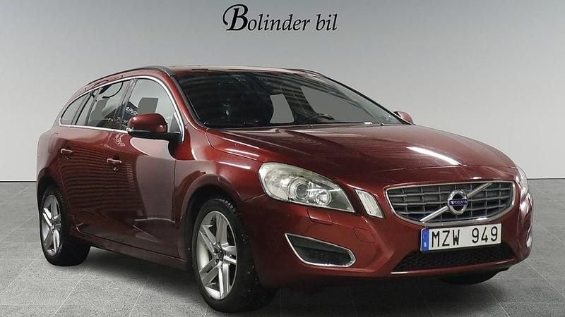 Röd Begagnad 2012 Volvo V60 Momentum Kombi | 99 800 kr (Bra pris) - Bild 1/4