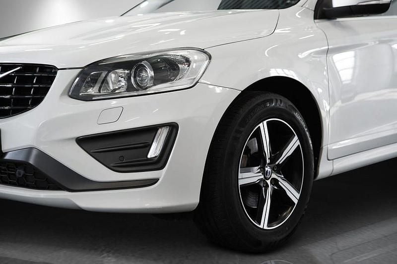 Begagnad Volvo XC60 R-Design 190 HK (139 kW) 2017 Vit SUV