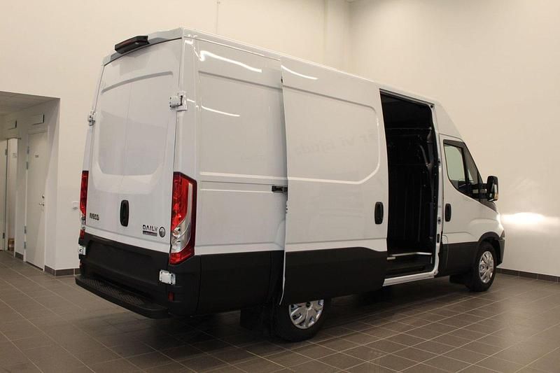 Ny Iveco Daily 210 HK (154 kW) 2025 Grå Van