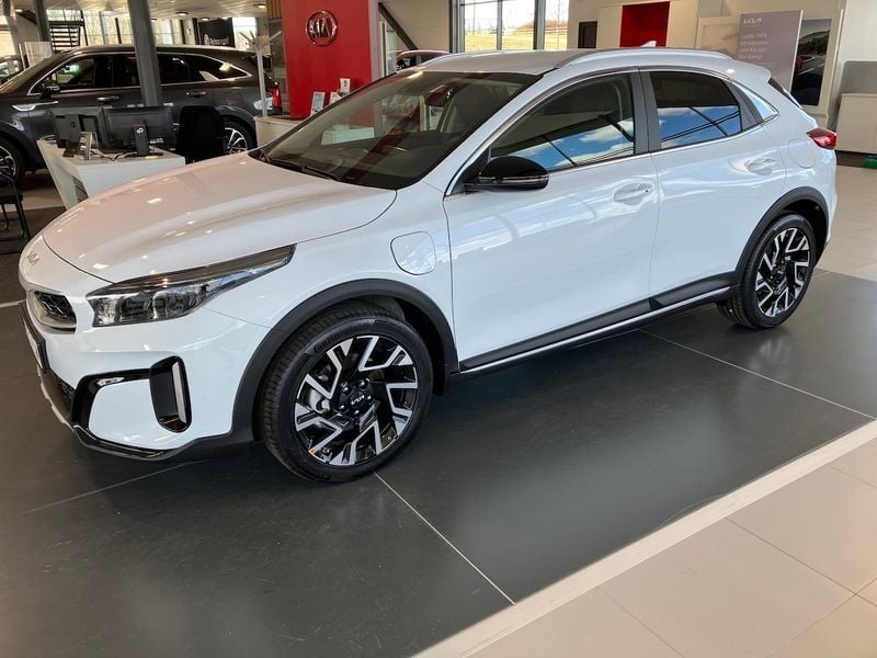 Vit Begagnad 2022 Kia XCeed Advance SUV | 319 900 kr (Dyr) - Bild 1/4