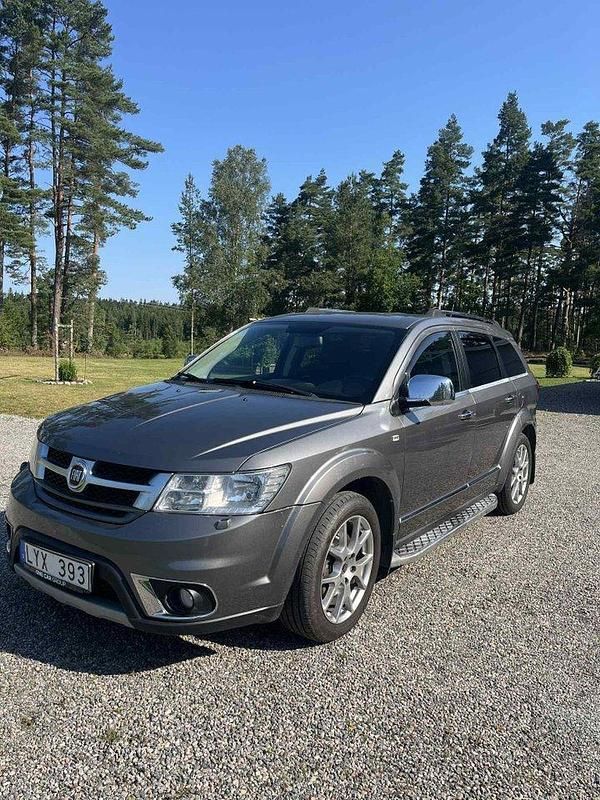 Grå Begagnad 2013 Fiat Freemont SUV | 110 000 kr (Marknadspris) - Bild 1/4
