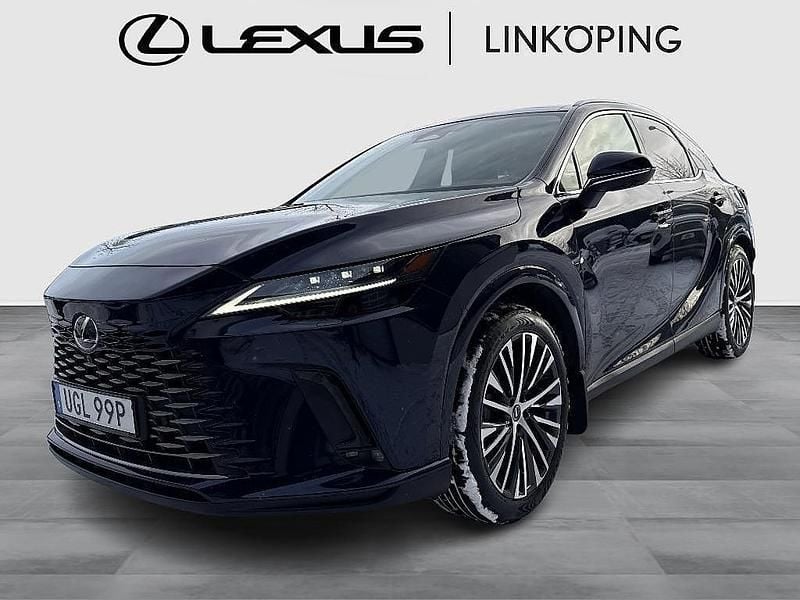 Mörkblå Begagnad 2023 Lexus RX450h+ Executive Line SUV | 669 000 kr (Superpris) - Bild 1/4