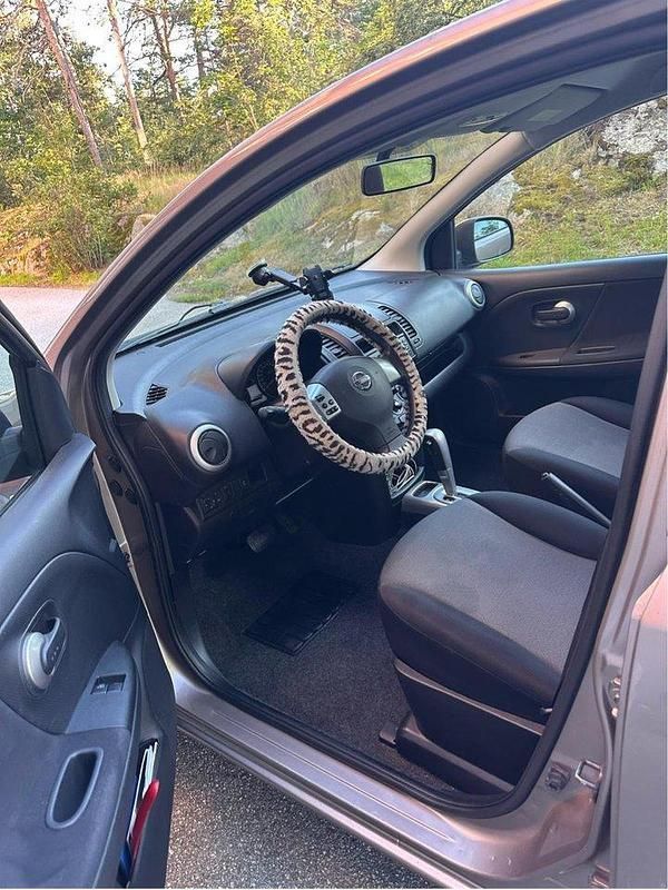 Brun Begagnad 2009 Nissan Note Minibuss | 65 000 kr (Marknadspris) - Bild 1/4