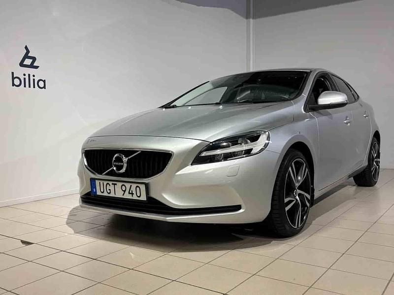 Silver Begagnad 2018 Volvo V40 Kombi | 159 900 kr (Lite dyr) - Bild 1/1