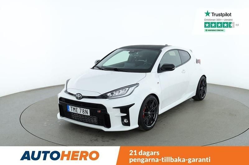 Vit Begagnad 2022 Toyota Yaris Halvkombi | 430 000 kr (Superpris) - Bild 1/4
