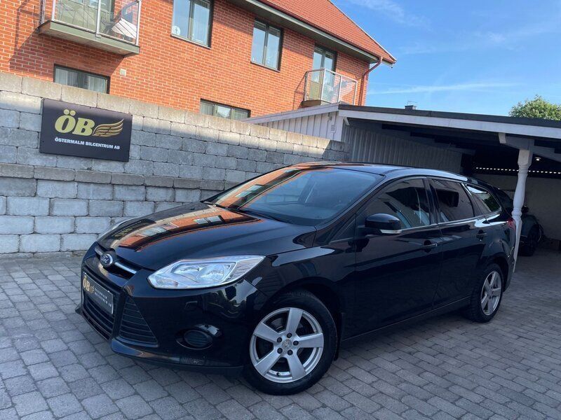 Svart Begagnad 2013 Ford Focus Trend Kombi | 63 500 kr (Marknadspris) - Bild 1/4