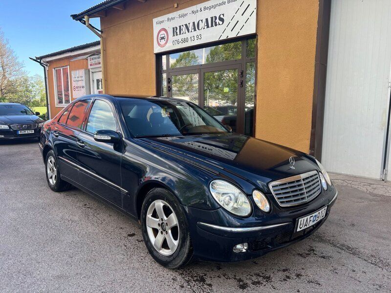 Svart Begagnad 2003 Mercedes E320 Sedan | 29 900 kr (Marknadspris) - Bild 1/4