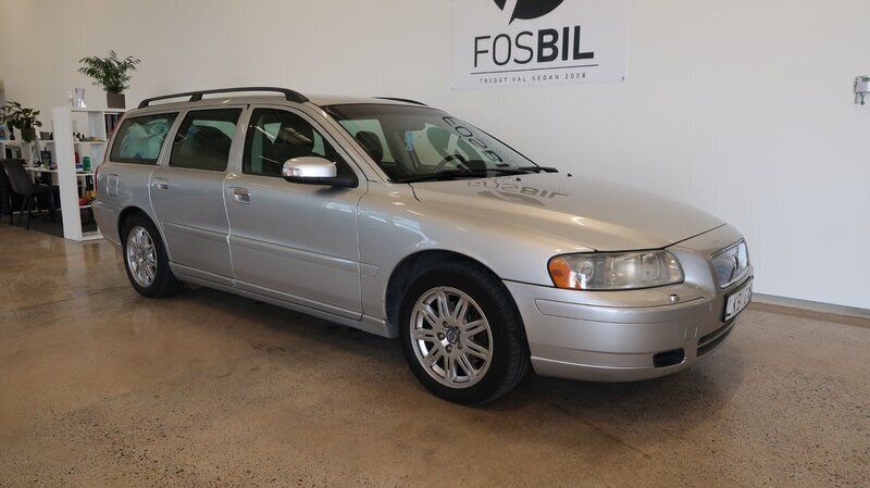 Ljusgrå Begagnad 2007 Volvo V70 Standard Kombi | 39 900 kr (Marknadspris) - Bild 1/3
