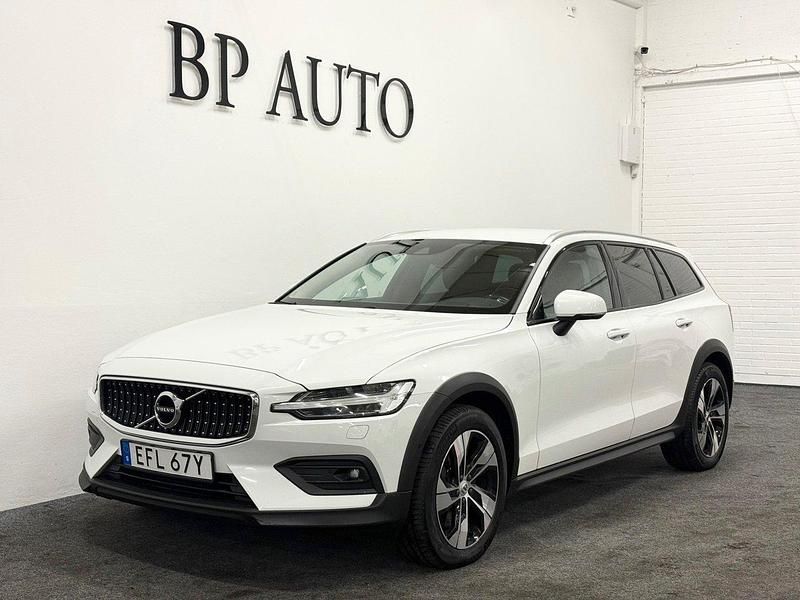Vit Begagnad 2019 Volvo V60 CC Kombi | 234 900 kr (Marknadspris) - Bild 1/4