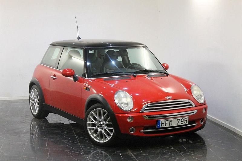 Röd Begagnad 2006 Mini Cooper Halvkombi | 69 900 kr (Lite dyr) - Bild 1/4