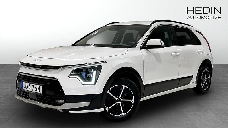Vit (white) Begagnad 2022 Kia Niro Advance SUV | 269 900 kr (Bra pris) - Bild 1/4
