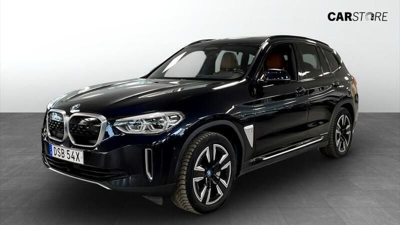 Svart (black) Begagnad 2021 BMW iX3 SUV | 369 900 kr (Superpris) - Bild 1/4