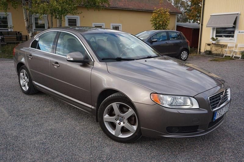 Grå Begagnad 2007 Volvo S80 Summum Sedan | 79 900 kr (Marknadspris) - Bild 1/4