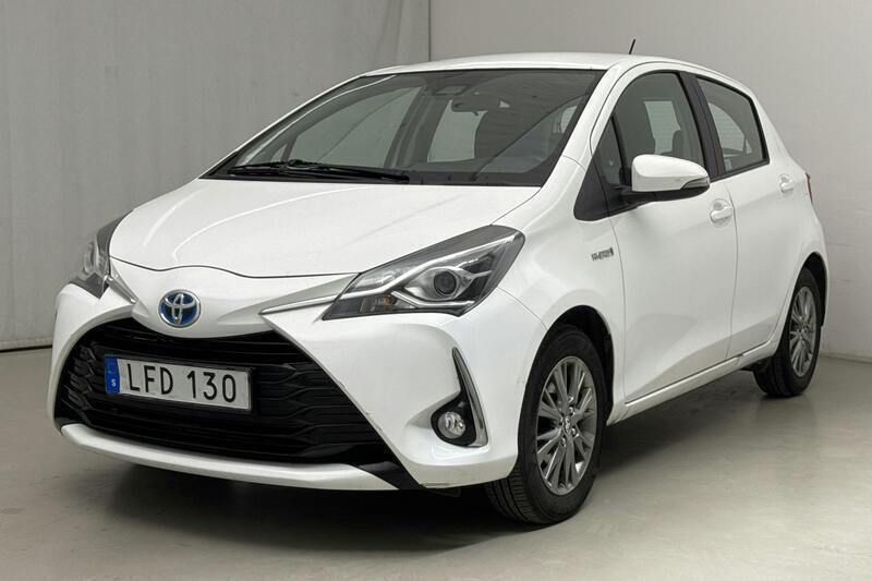 Vit Begagnad 2018 Toyota Yaris Active | 139 900 kr (Marknadspris) - Bild 1/4