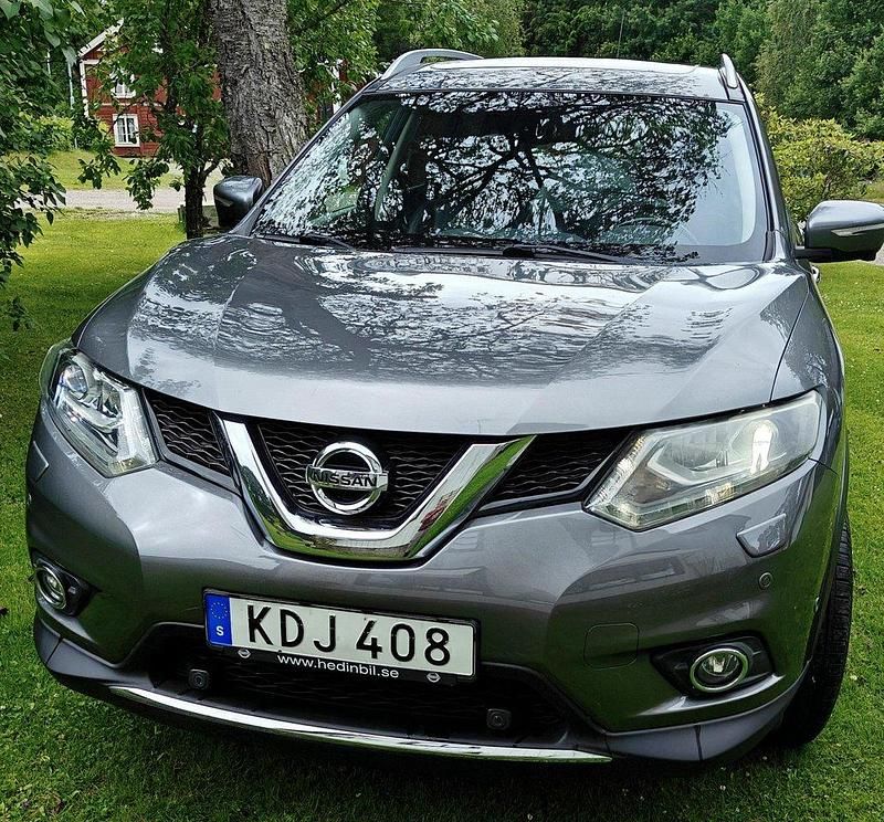 Grå Begagnad 2015 Nissan X-Trail SUV | 110 000 kr (Marknadspris) - Bild 1/4