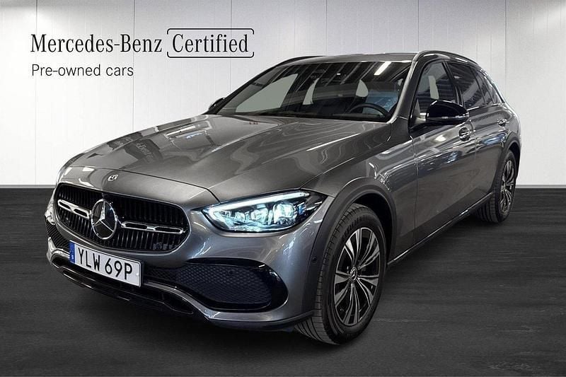 Grå Begagnad 2024 Mercedes C220 Avantgarde Kombi | 519 000 kr (Marknadspris) - Bild 1/4