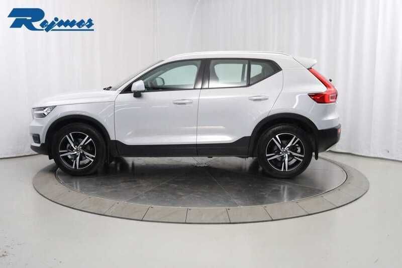 Begagnad Volvo XC40 Momentum 163 HK (119 kW) 2019 Silver SUV
