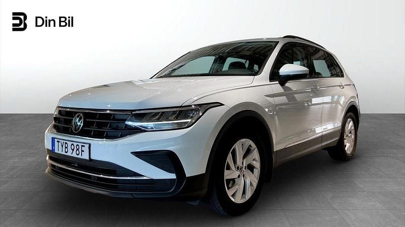 Vit Begagnad 2022 VW Tiguan Life SUV | 294 900 kr (Marknadspris) - Bild 1/4