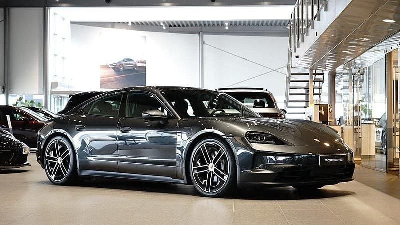 Grå Ny 2024 Porsche Taycan Sedan | 1 329 200 kr - Bild 1/4