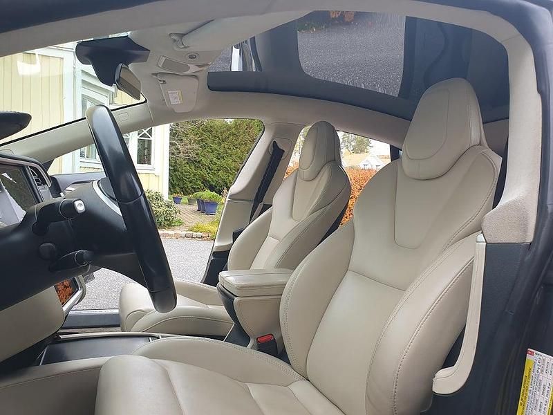 Begagnad Tesla Model S 386 kW (525 HK) 2018 Midnight silver metallic | kräm läder premiumsäten Halvkombi