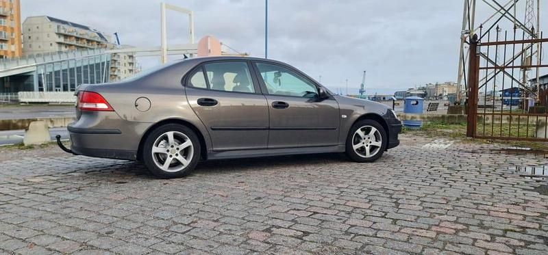 Begagnad 2005 Saab 9-3 Sedan | 23 000 kr (Marknadspris) - Bild 1/4