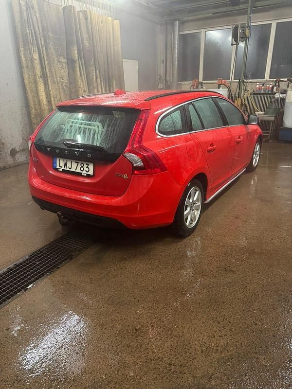 Begagnad 2012 Volvo V60 Kombi | 48 500 kr (Marknadspris) - Bild 1/4