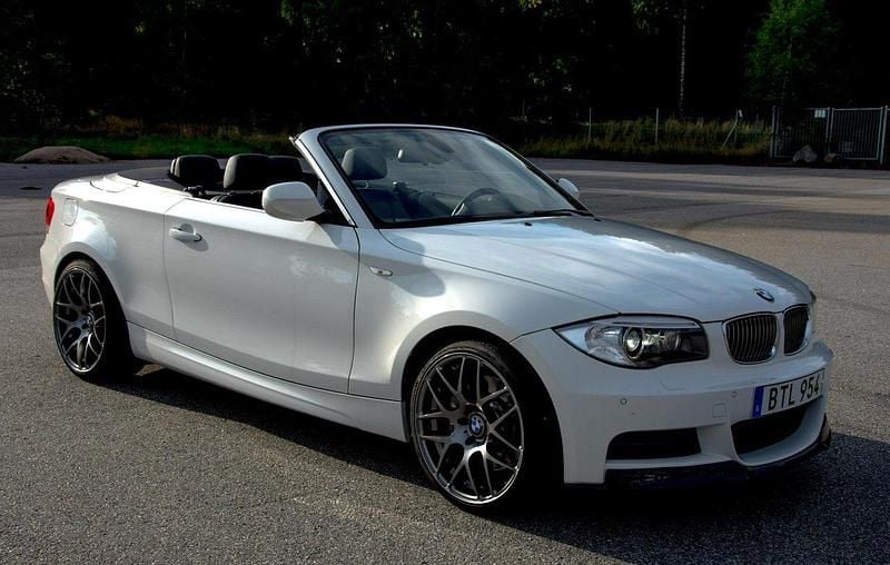 Vit Begagnad 2013 BMW 135 Cabriolet Advantage Cab | 259 000 kr - Bild 1/4