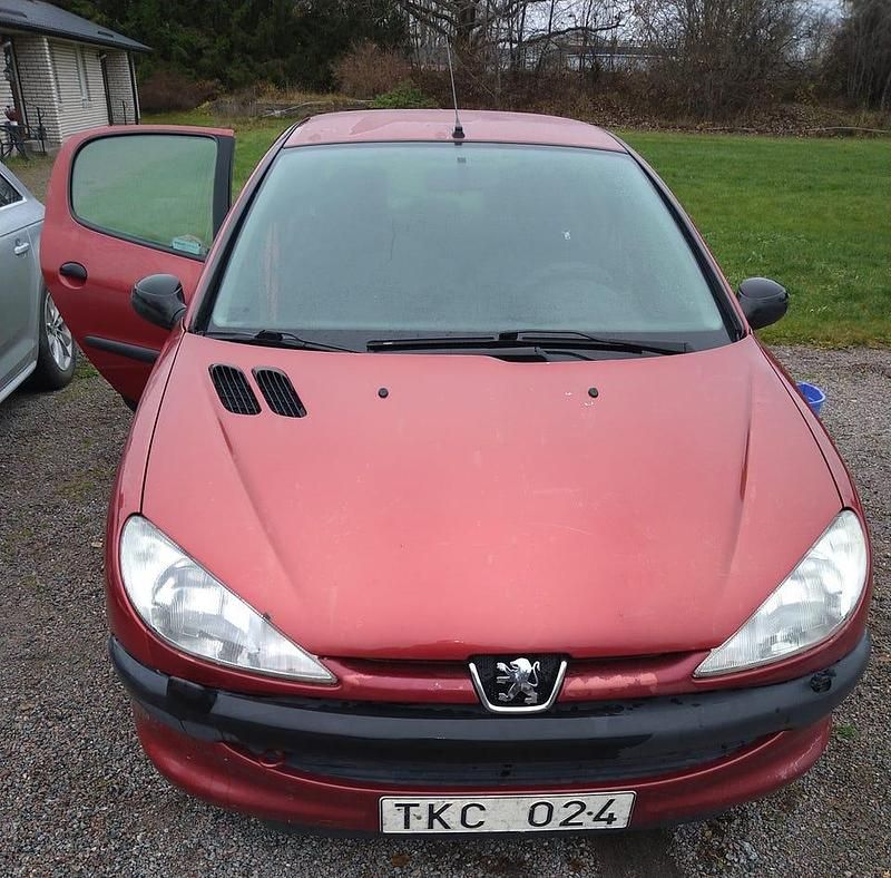 Begagnad 2002 Peugeot 206 Halvkombi | 18 500 kr (Marknadspris) - Bild 1/2