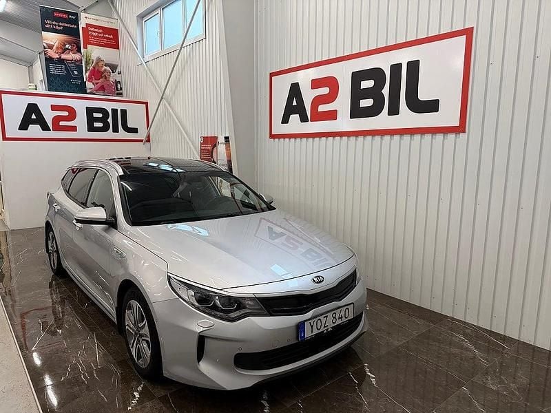 Grå Begagnad 2017 Kia Optima Sport Kombi | 129 900 kr (Marknadspris) - Bild 1/4