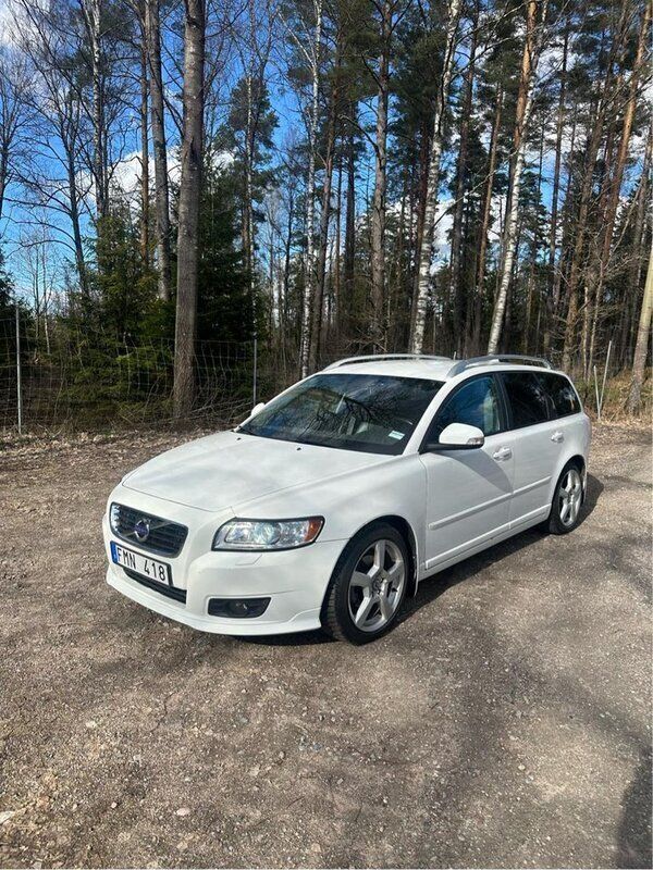 Vit Begagnad 2011 Volvo V50 Summum Kombi | 65 000 kr (Lite dyr) - Bild 1/3
