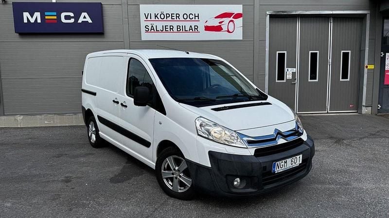 Vit Begagnad 2013 Citroën Jumpy Minibuss | 35 990 kr (Bra pris) - Bild 1/4
