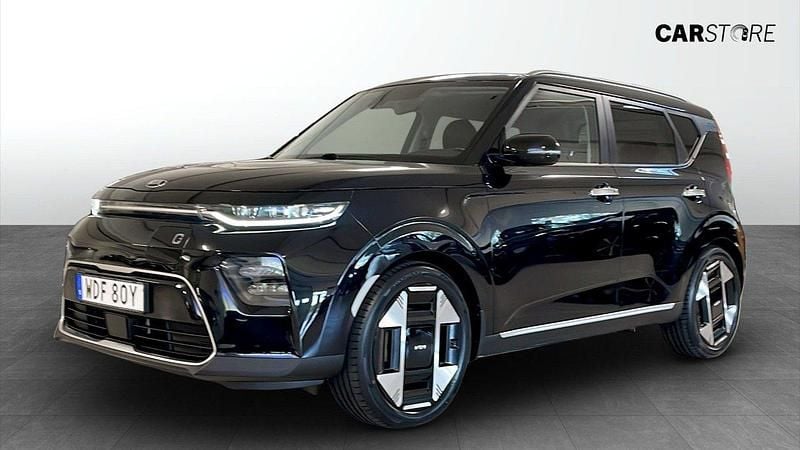 Svart (black) Begagnad 2021 Kia Soul EV Advance SUV | 204 900 kr (Bra pris) - Bild 1/4