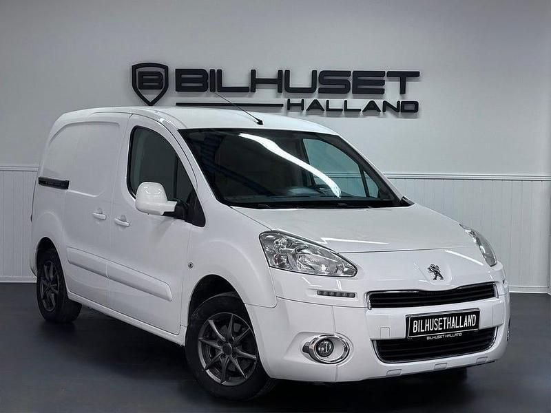 Vit Begagnad 2015 Peugeot Partner Minibuss | 49 900 kr (Marknadspris) - Bild 1/4