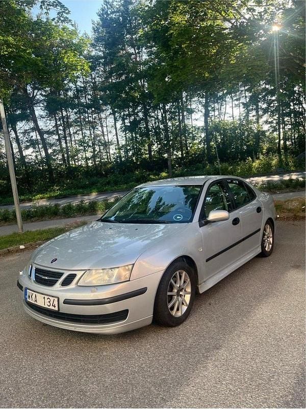 Grå Begagnad 2005 Saab 9-3 Sedan | 33 450 kr (Bra pris) - Bild 1/4