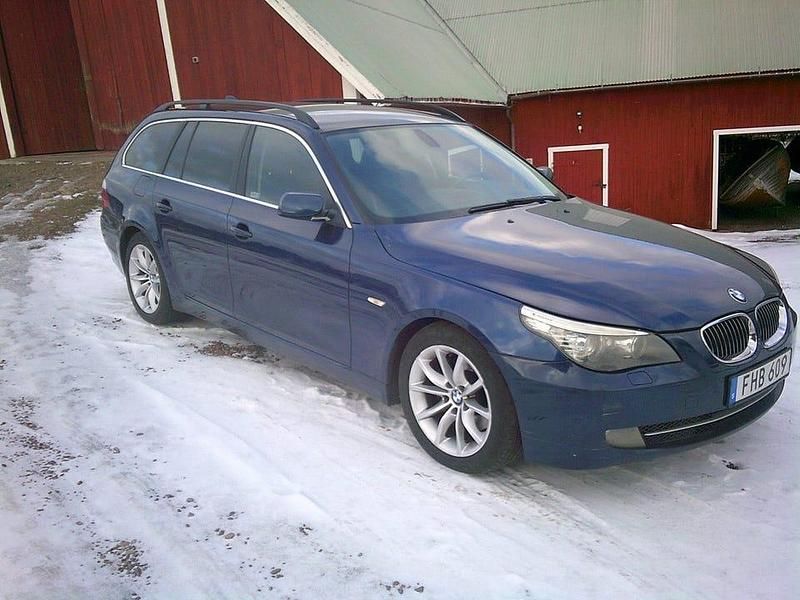 Begagnad BMW 523 190 HK (139 kW) 2007 Blå Kombi